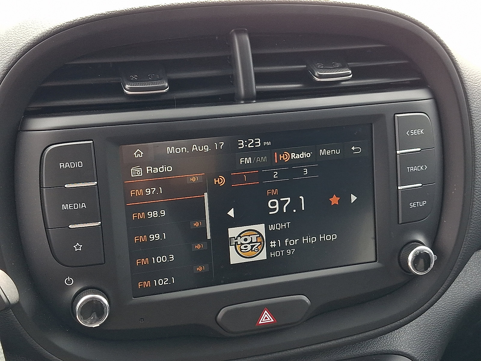 2025 Kia Soul LX - Photo 17