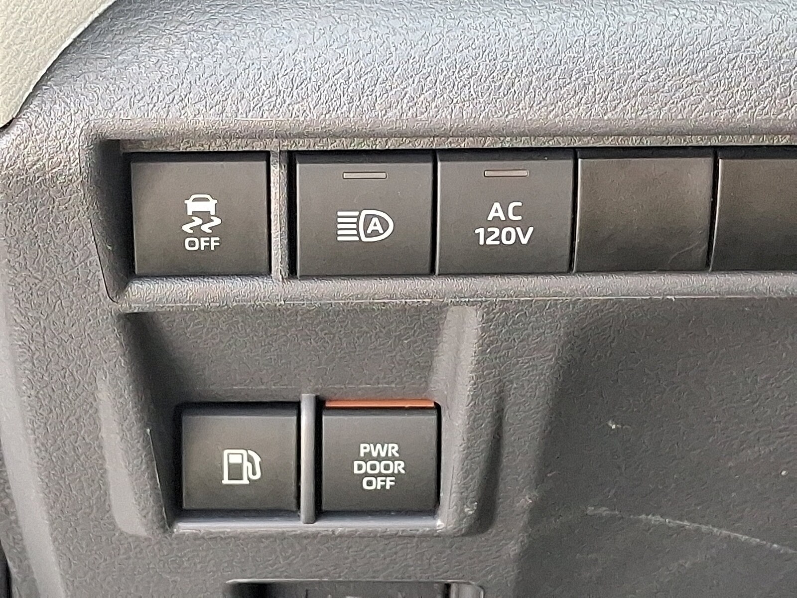 2024 Toyota Sienna XSE - Photo 28