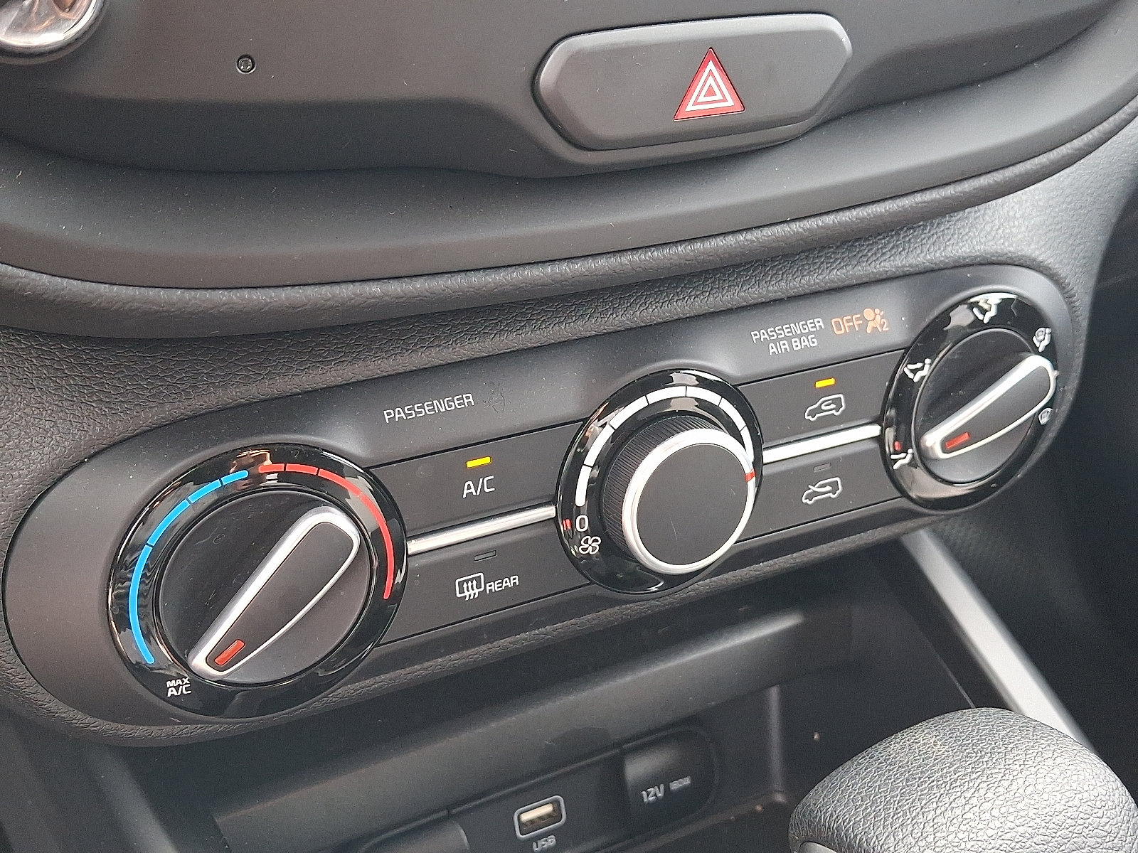 2025 Kia Soul LX - Photo 16