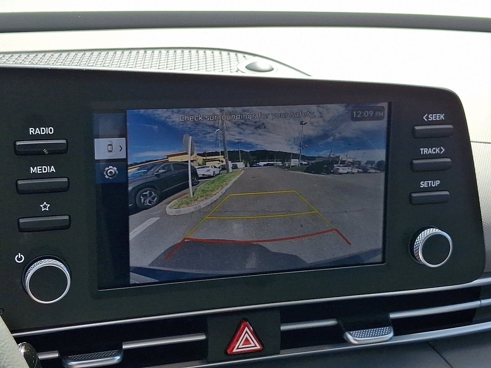 2024 Hyundai Elantra SE - Photo 18