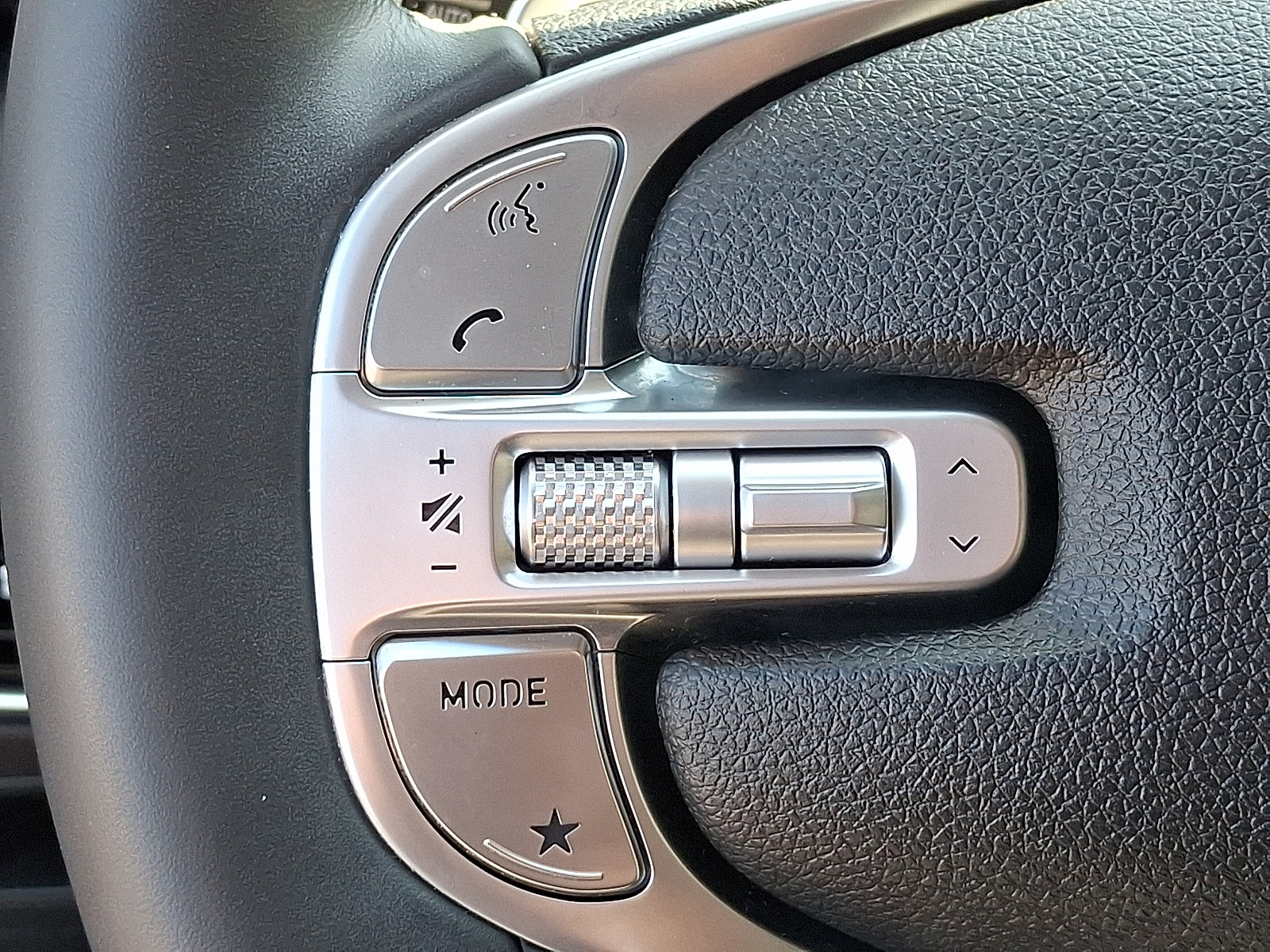 2023 GENESIS GV70 Standard - Photo 23