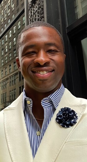 Staff member Oba from ID_b5e37a465003