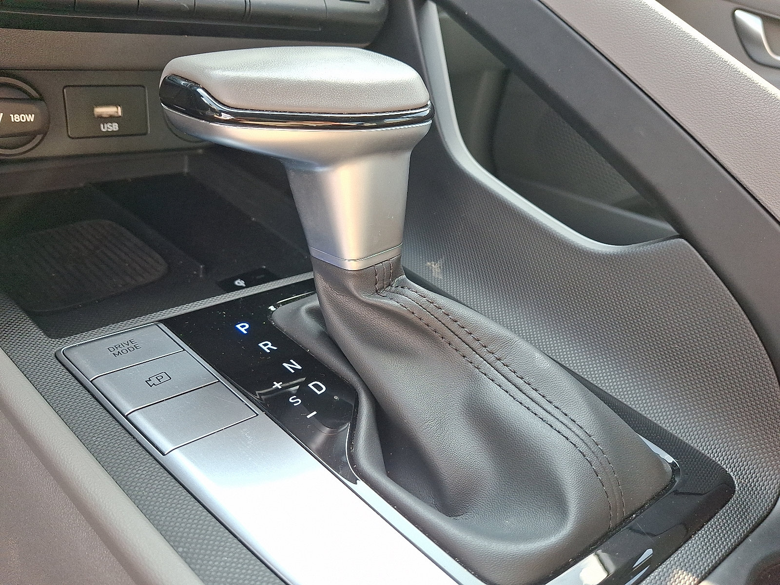2025 Hyundai Elantra SEL - Photo 15