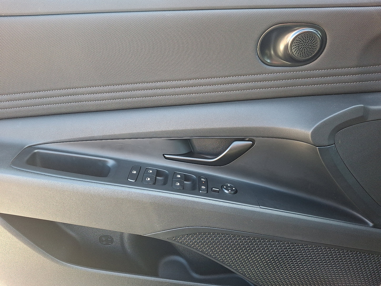 2025 Hyundai Elantra Blue - Photo 14