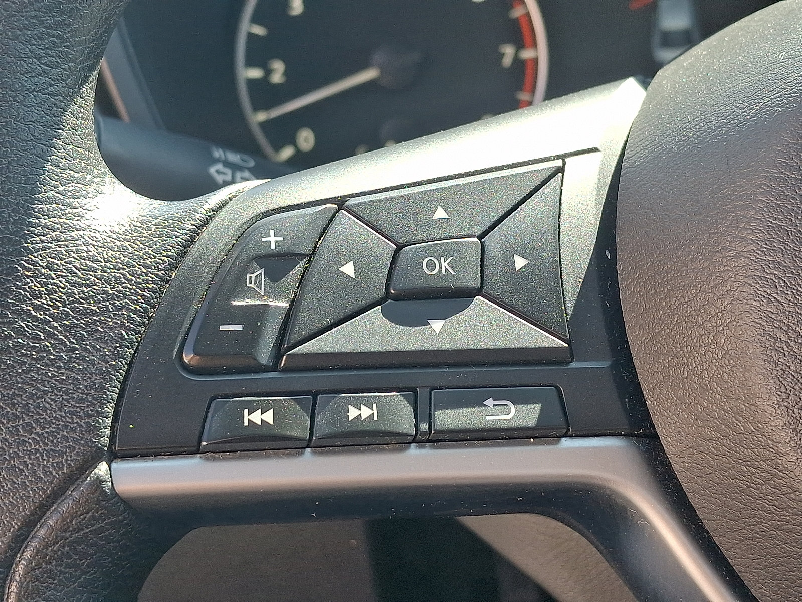 2024 Nissan Altima SV - Photo 21