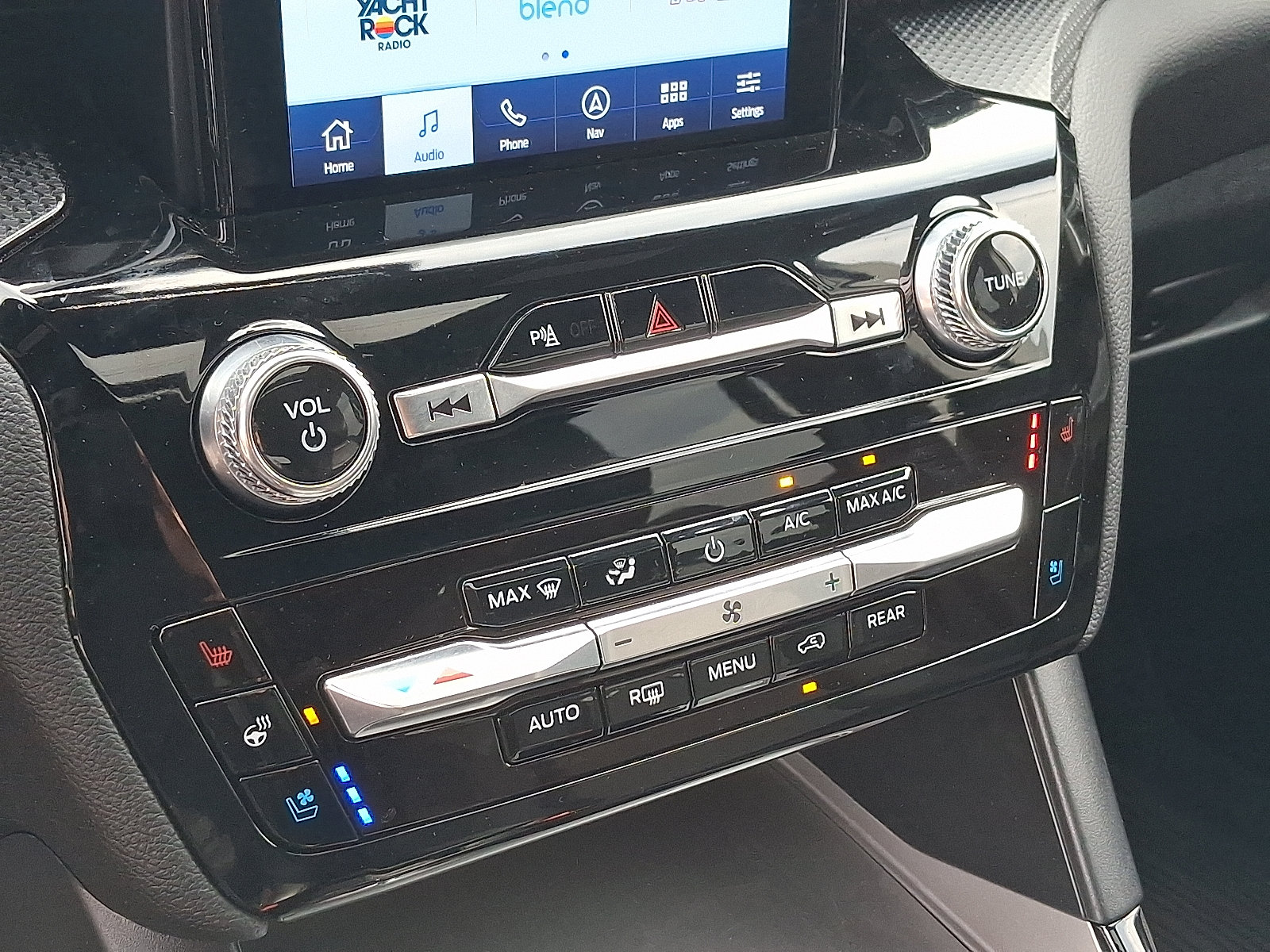 2024 Ford Explorer ST - Photo 17