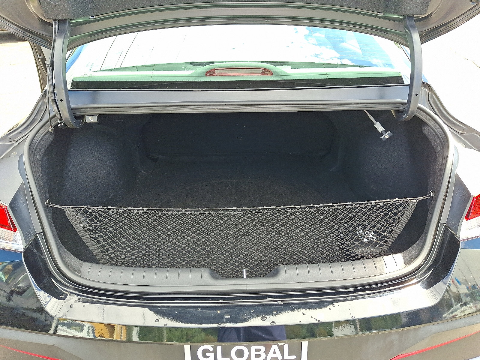 2024 Hyundai Elantra SE - Photo 29