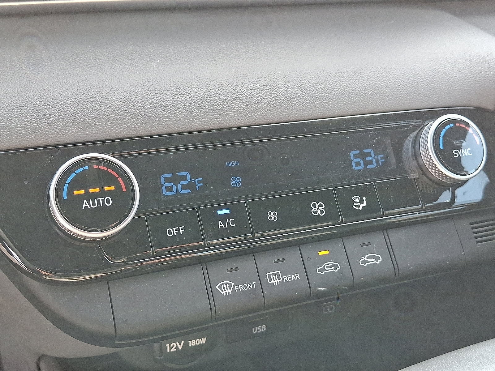 2025 Hyundai Elantra SEL - Photo 16