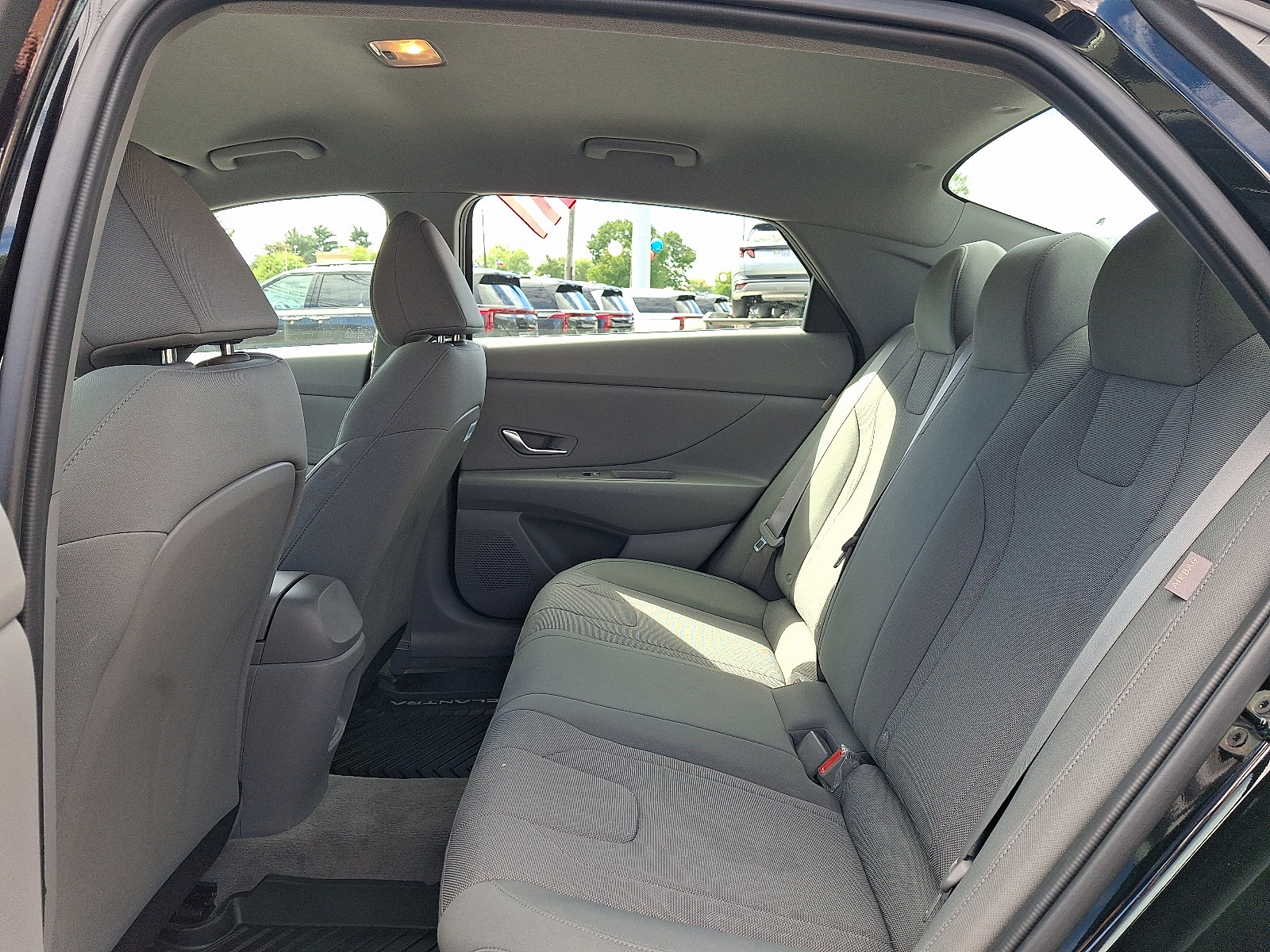 2024 Hyundai Elantra SE - Photo 11