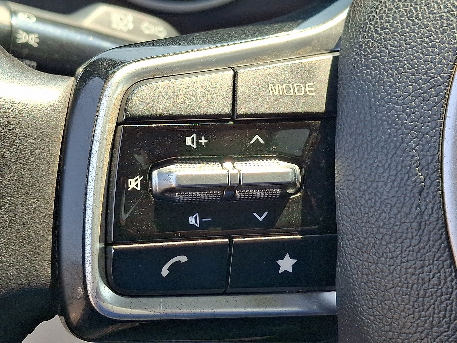 2024 Kia Carnival LX Seat Pkg - Photo 20