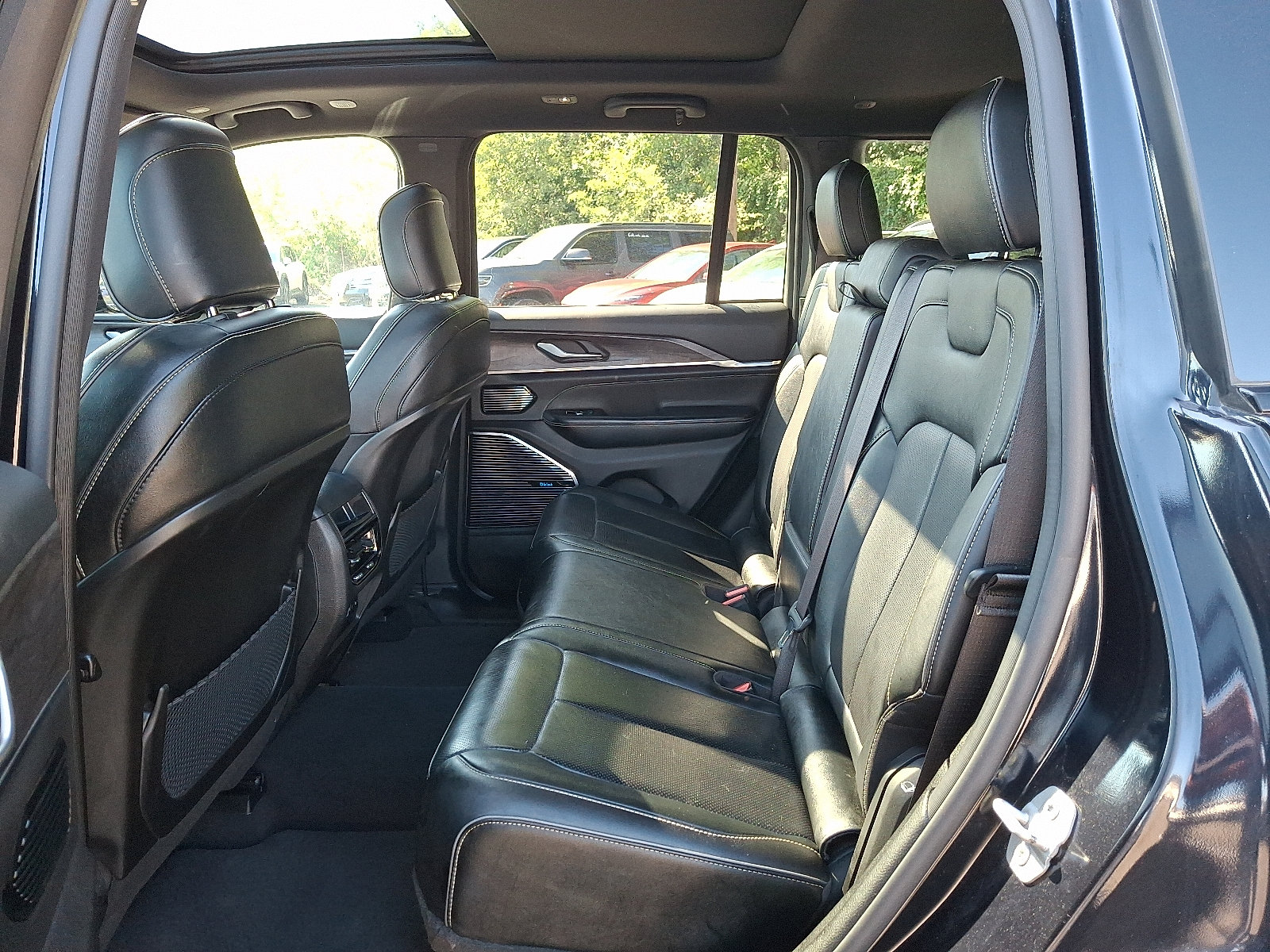 2023 Jeep Grand Cherokee Overland 4xe - Photo 11