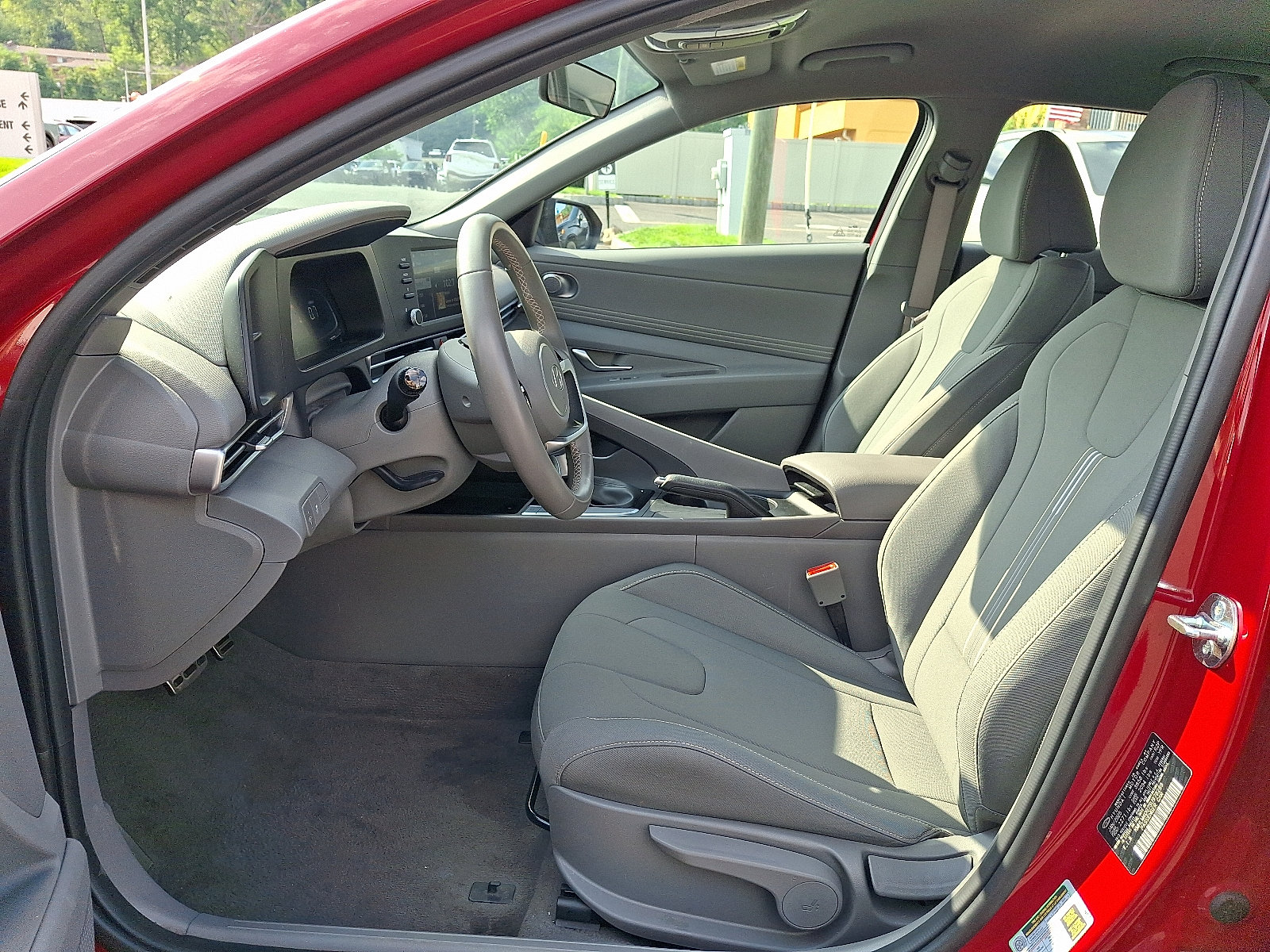 2025 Hyundai Elantra SEL - Photo 14
