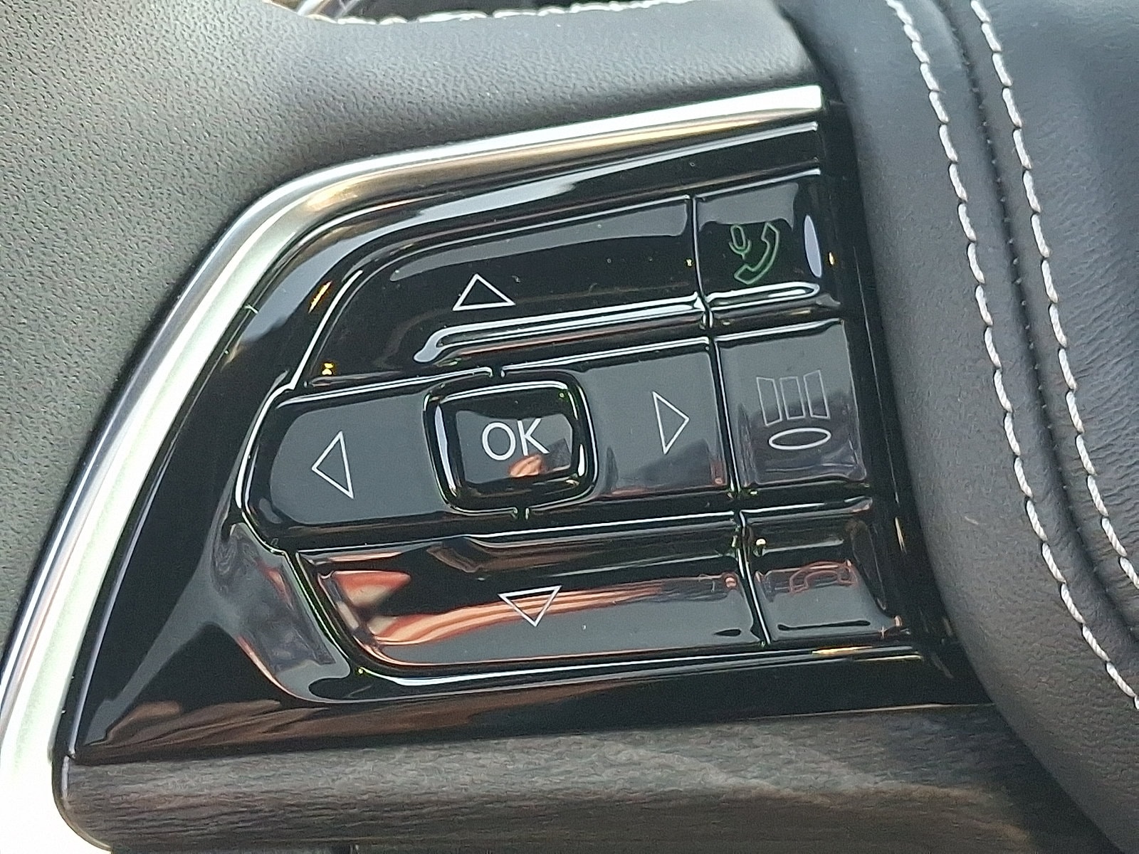 2023 Jeep Grand Cherokee Overland 4xe - Photo 23
