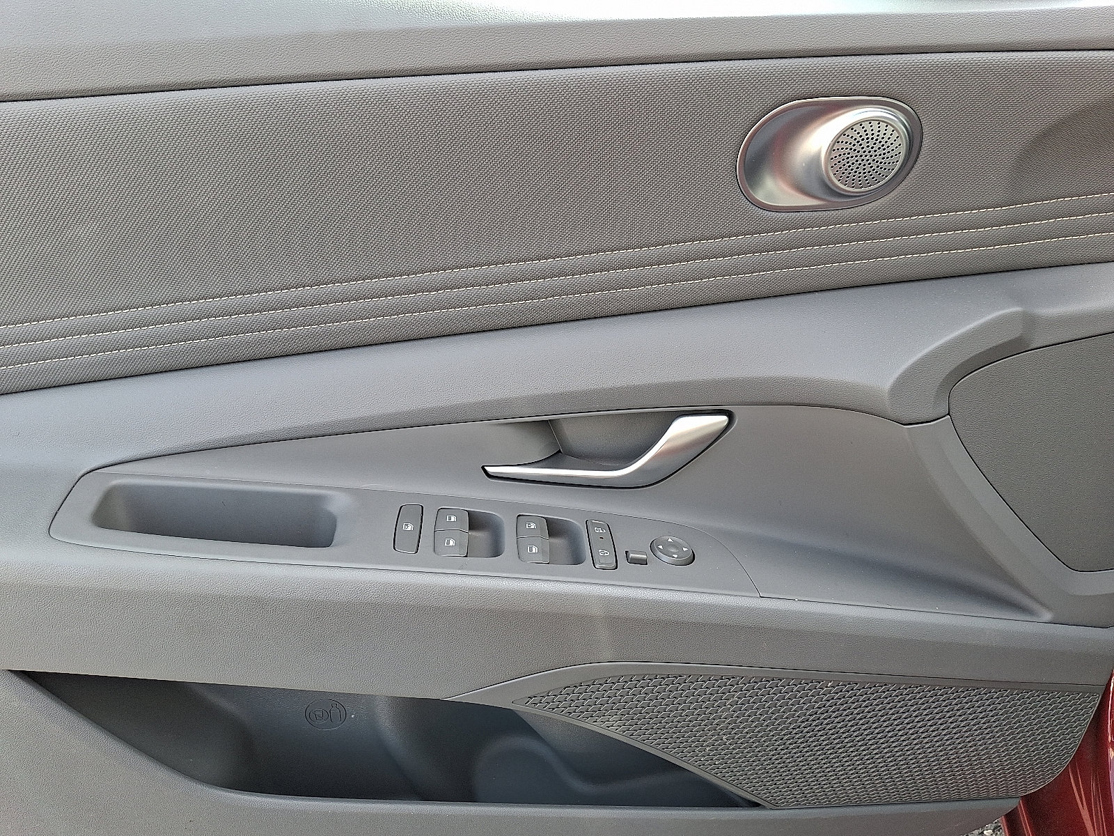 2025 Hyundai Elantra SEL - Photo 13