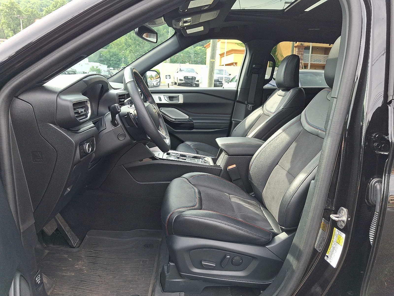 2024 Ford Explorer ST - Photo 14