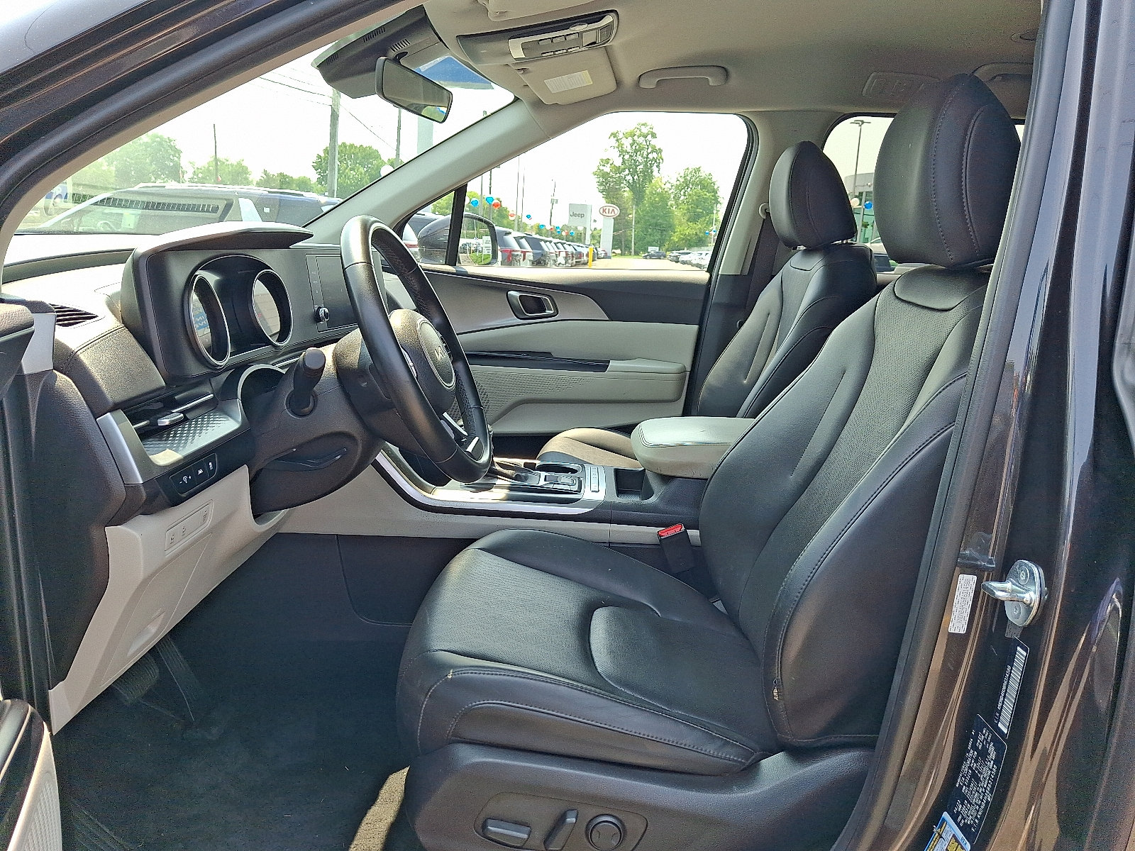 2024 Kia Carnival LX Seat Pkg - Photo 13