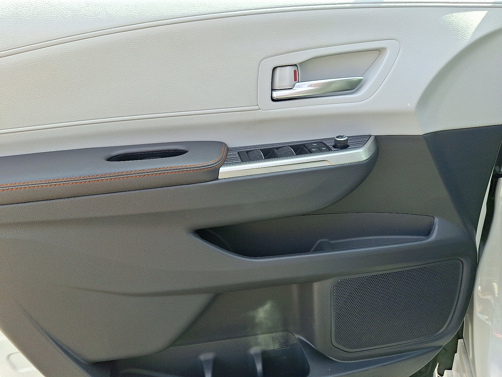 2024 Toyota Sienna XSE - Photo 13