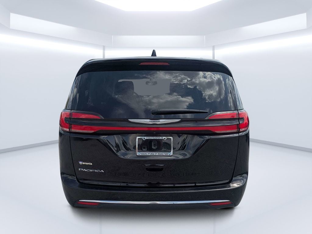Used 2024 Chrysler Pacifica Touring L Minivan/Van