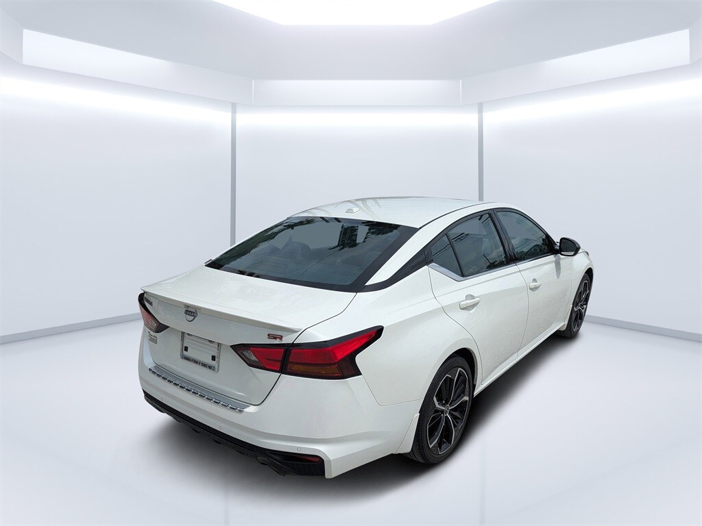 2023 Nissan Altima 2.5 SR photo 3