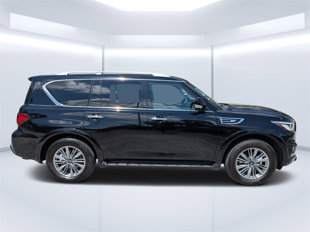 2021 Infiniti QX80 Luxe photo 2