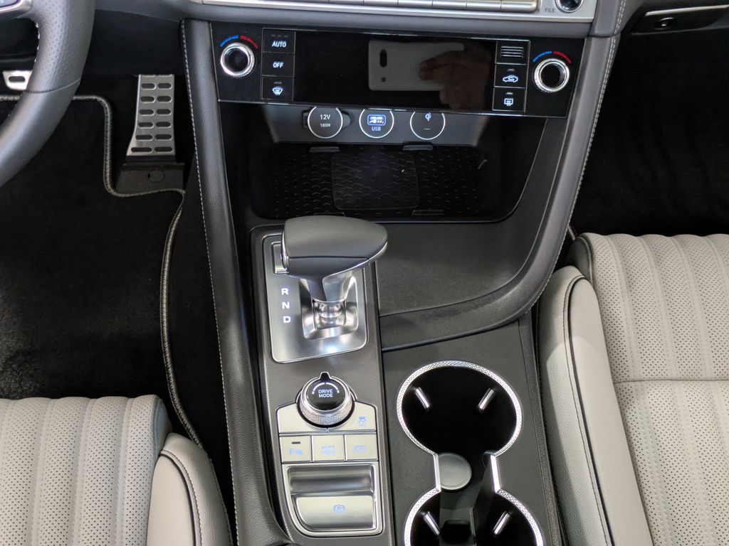 2025 GENESIS G70 Standard - Photo 17