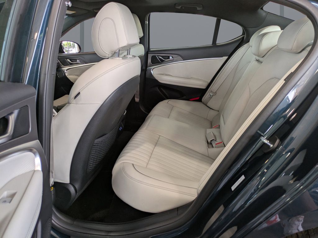 2025 GENESIS G70 Standard - Photo 10