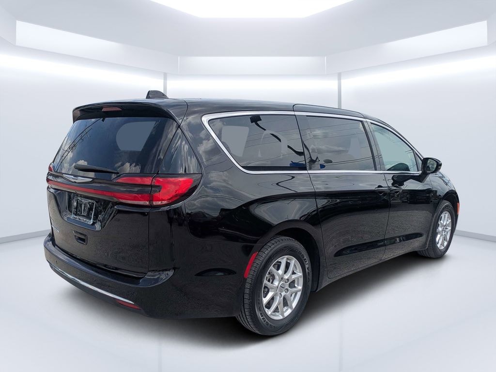 Used 2024 Chrysler Pacifica Touring L Minivan/Van