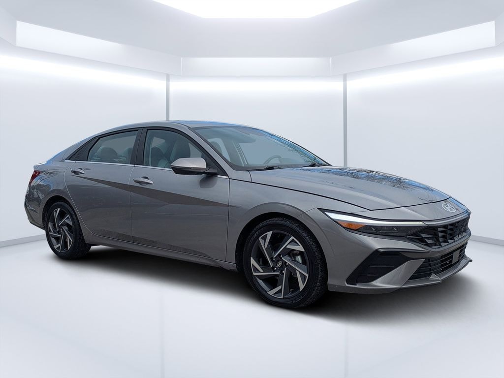 Used 2025 Hyundai Elantra Limited Sedan