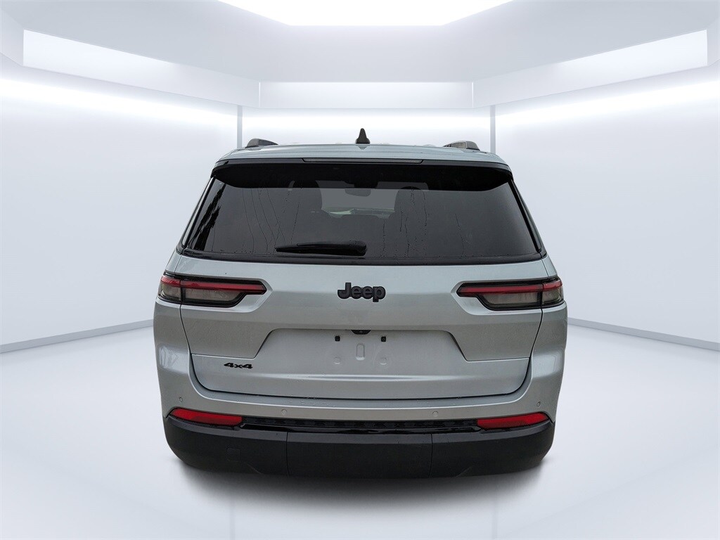 2023 Jeep Grand Cherokee Altitude photo 3