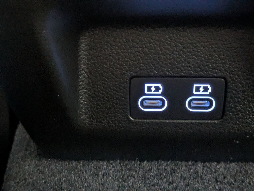 2025 GENESIS G70 Standard - Photo 11