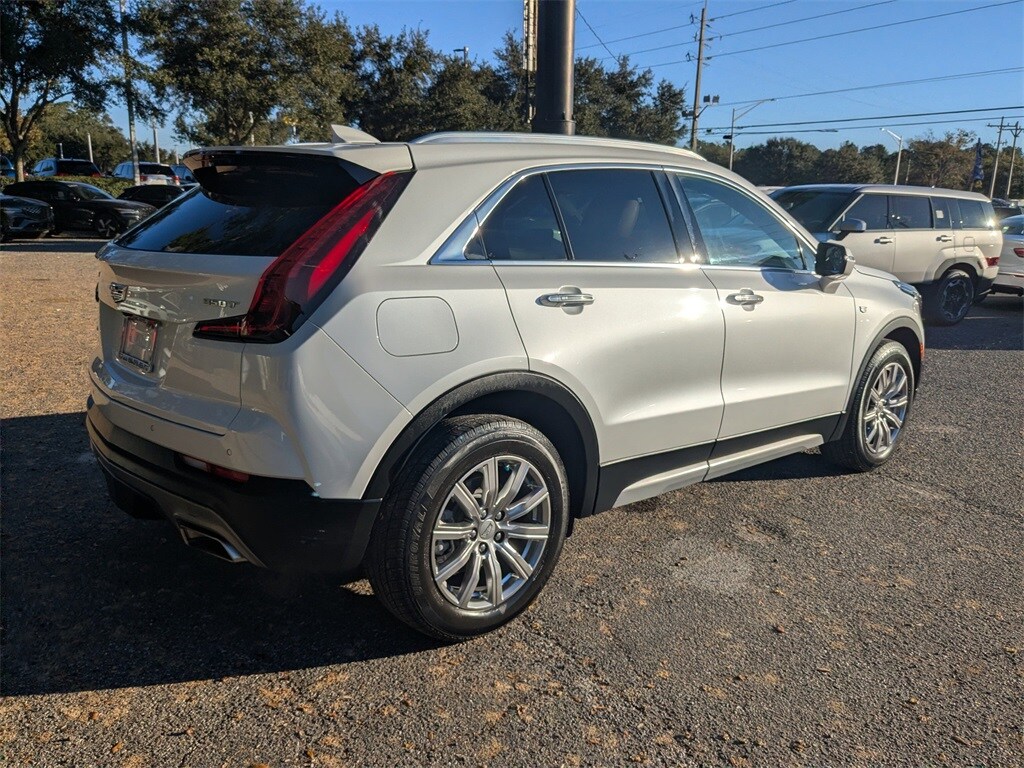 2021 Cadillac XT4 Premium Luxury photo 2