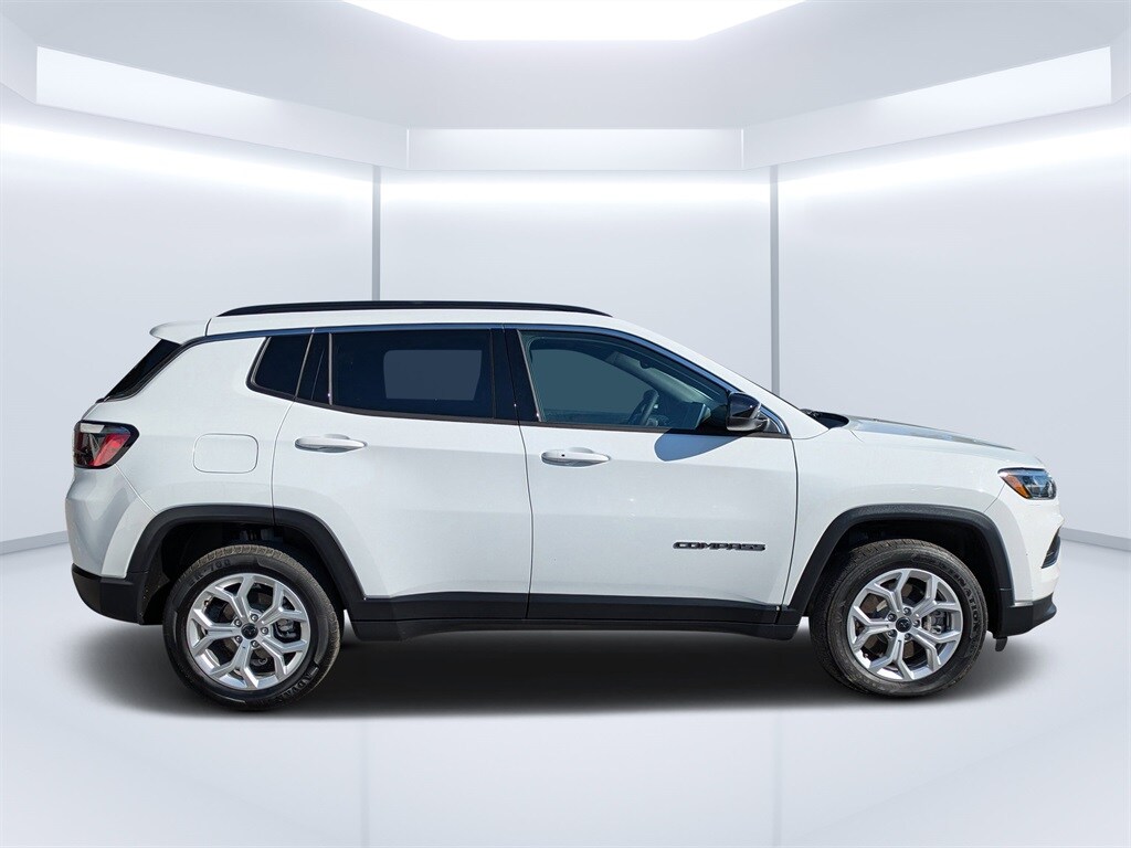 2025 Jeep Compass North Edition Latitude photo 2