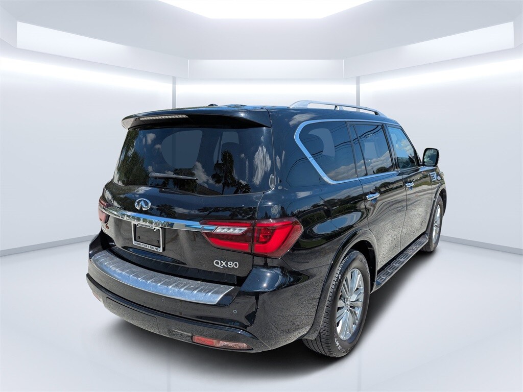 2021 Infiniti QX80 Luxe photo 3