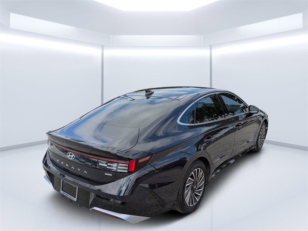 2024 Hyundai Sonata Hybrid Limited photo 3