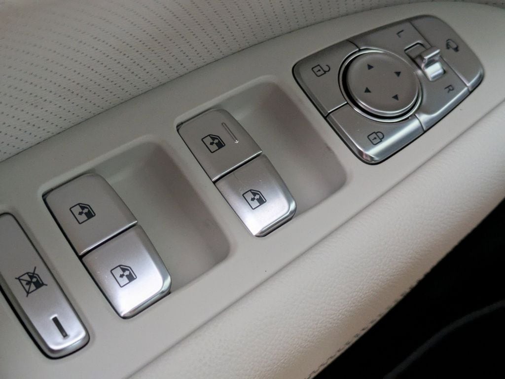 2025 GENESIS G70 Standard - Photo 20