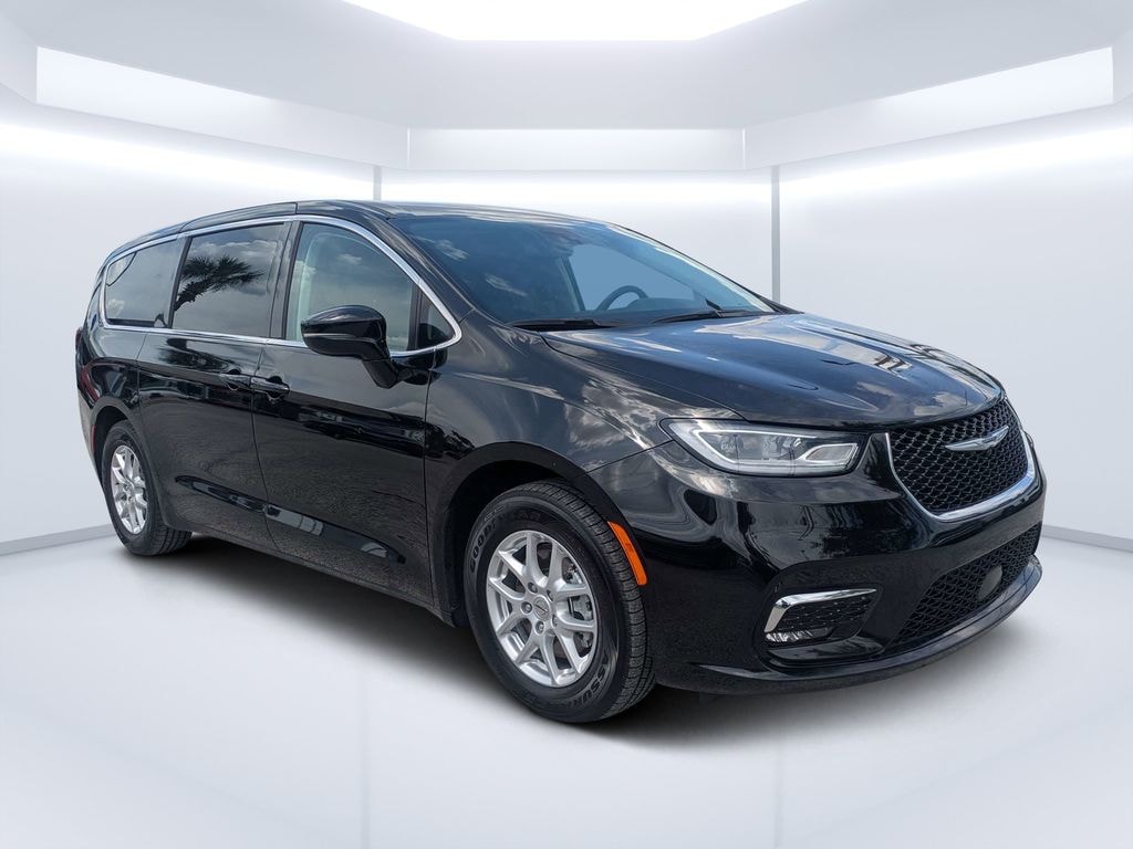 Used 2024 Chrysler Pacifica Touring L Minivan/Van