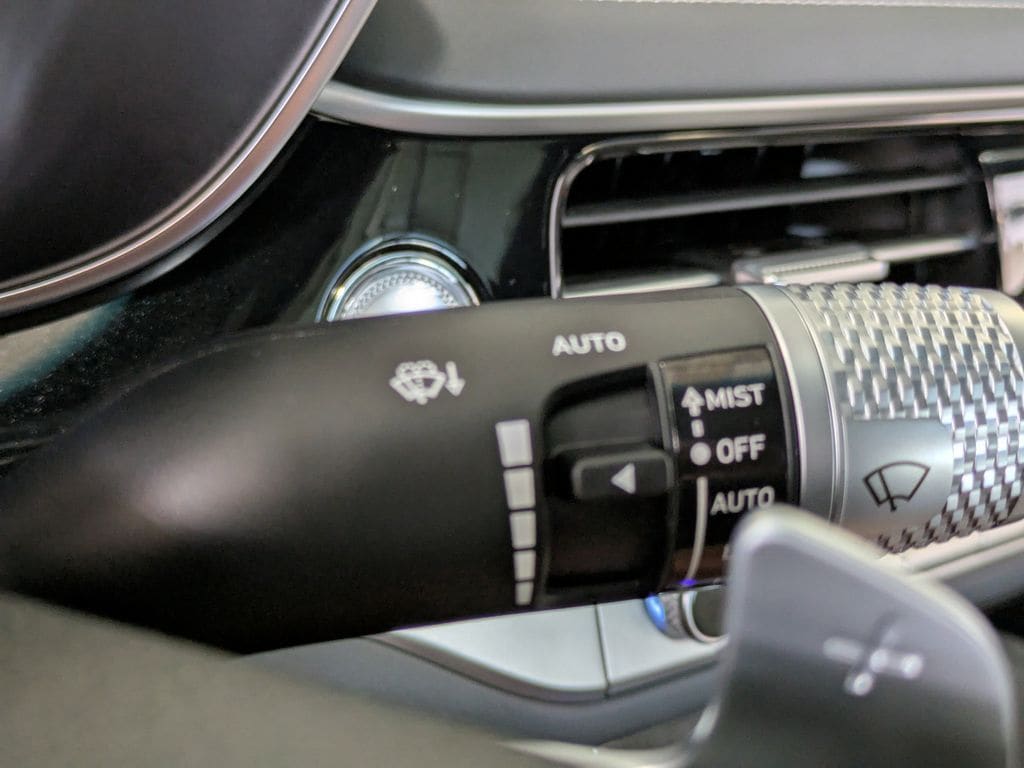 2025 GENESIS G70 Standard - Photo 25