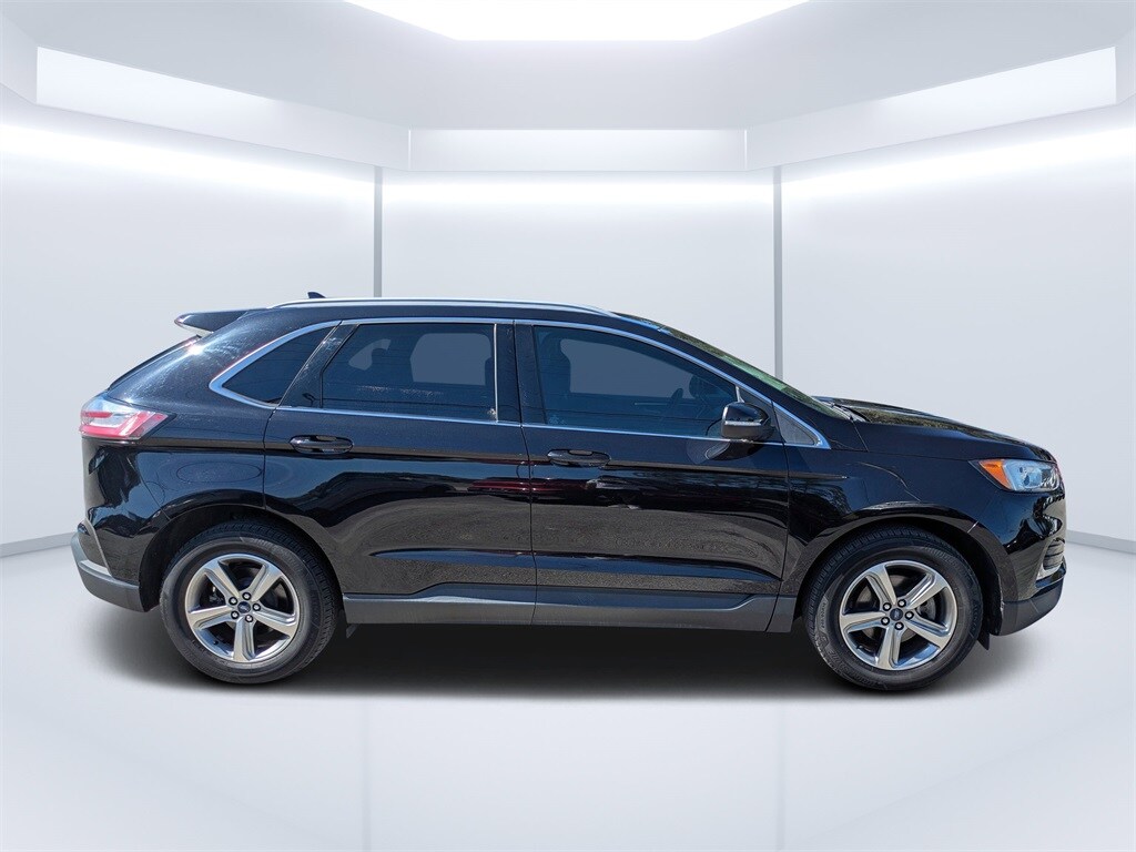 2020 Ford Edge SEL photo 2