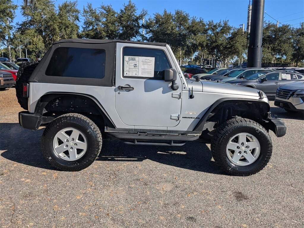 2012 Jeep Wrangler Sahara photo 2