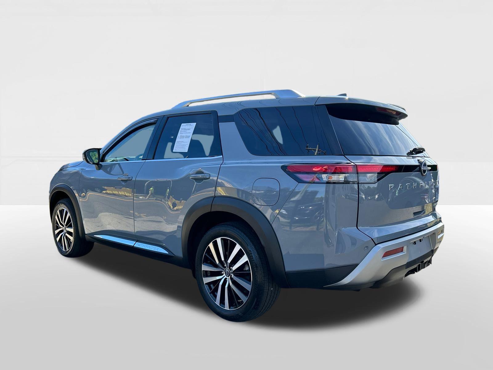 2023 Nissan Pathfinder Platinum photo 4