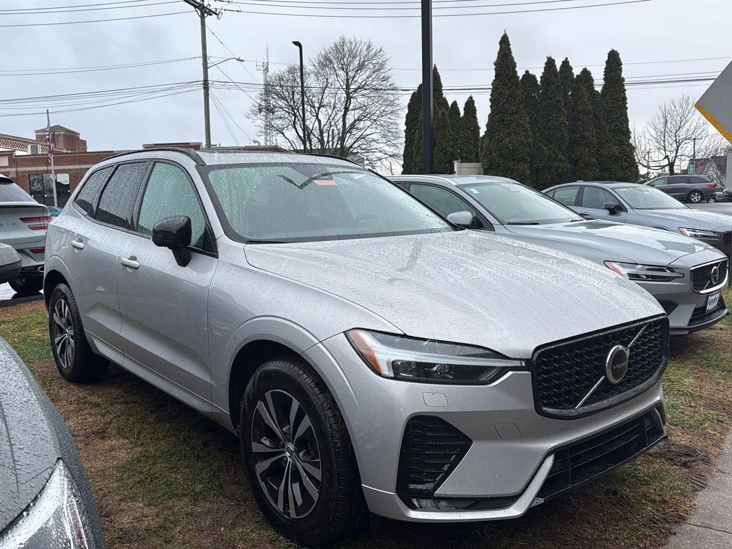 2025 Volvo XC60 Core's photo