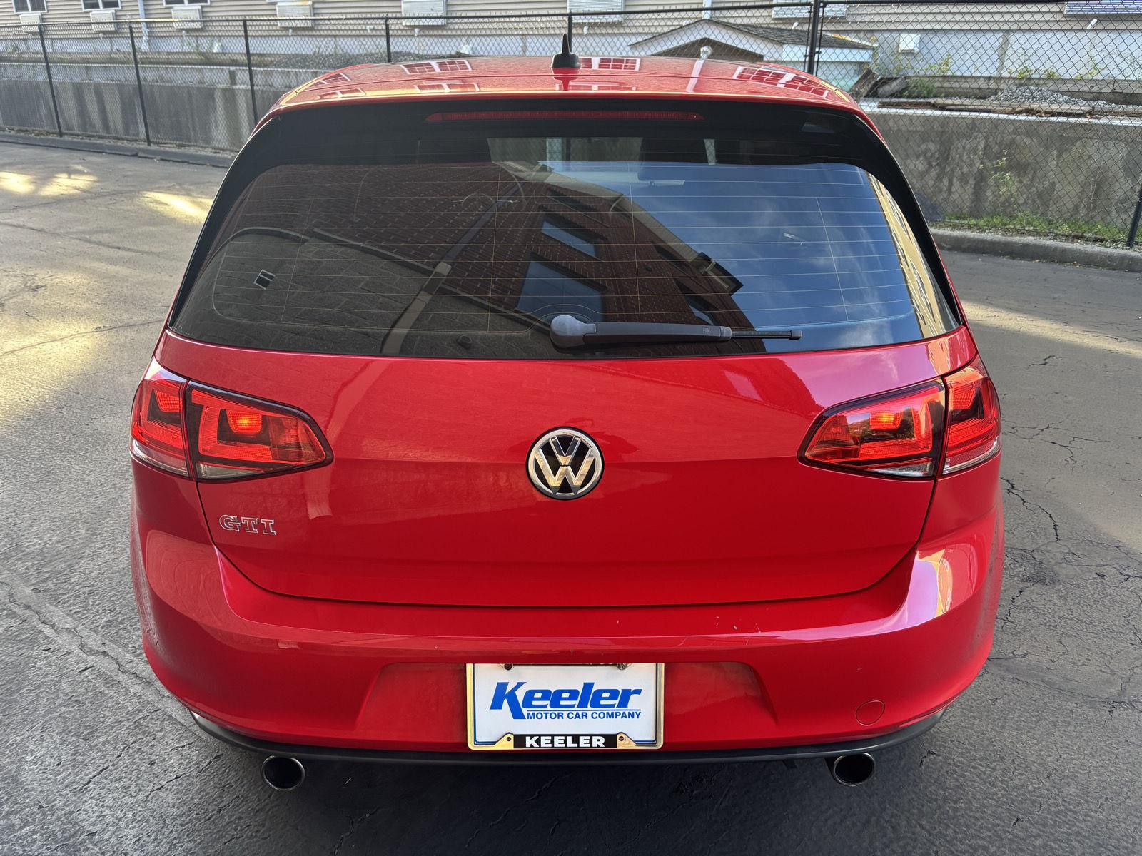 Used 2017 Volkswagen Golf GTI SE Hatchback