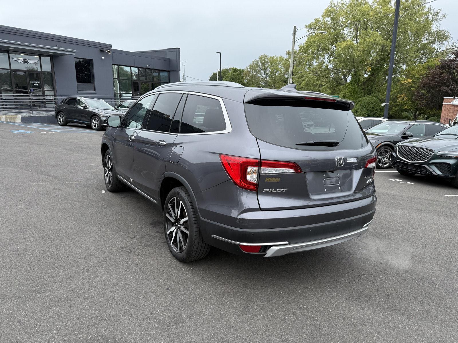 2022 Honda Pilot Touring photo 4