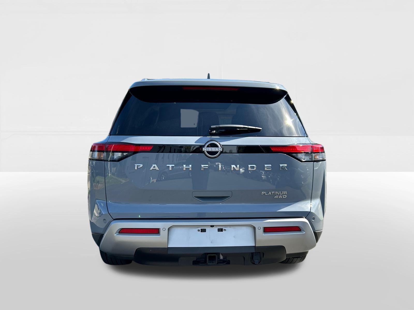 2023 Nissan Pathfinder Platinum photo 3