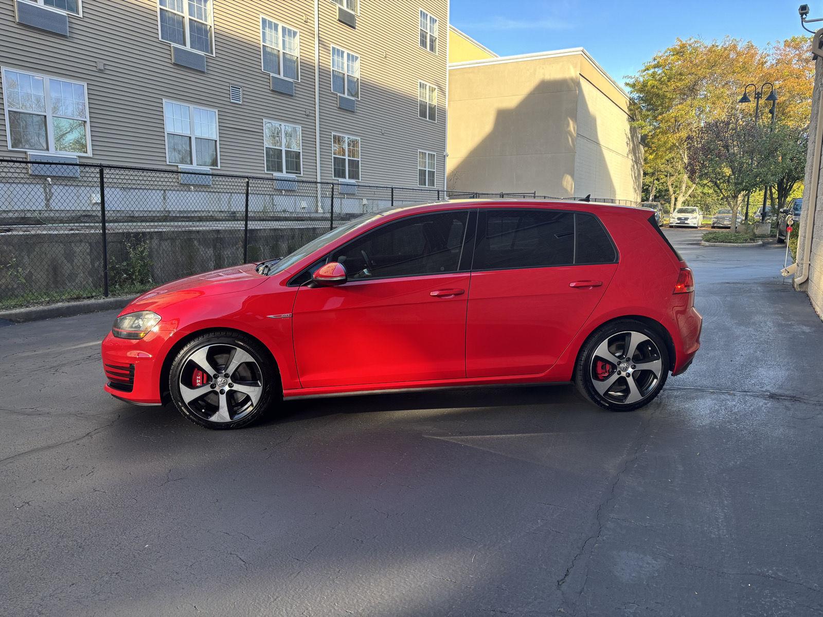 Used 2017 Volkswagen Golf GTI SE Hatchback