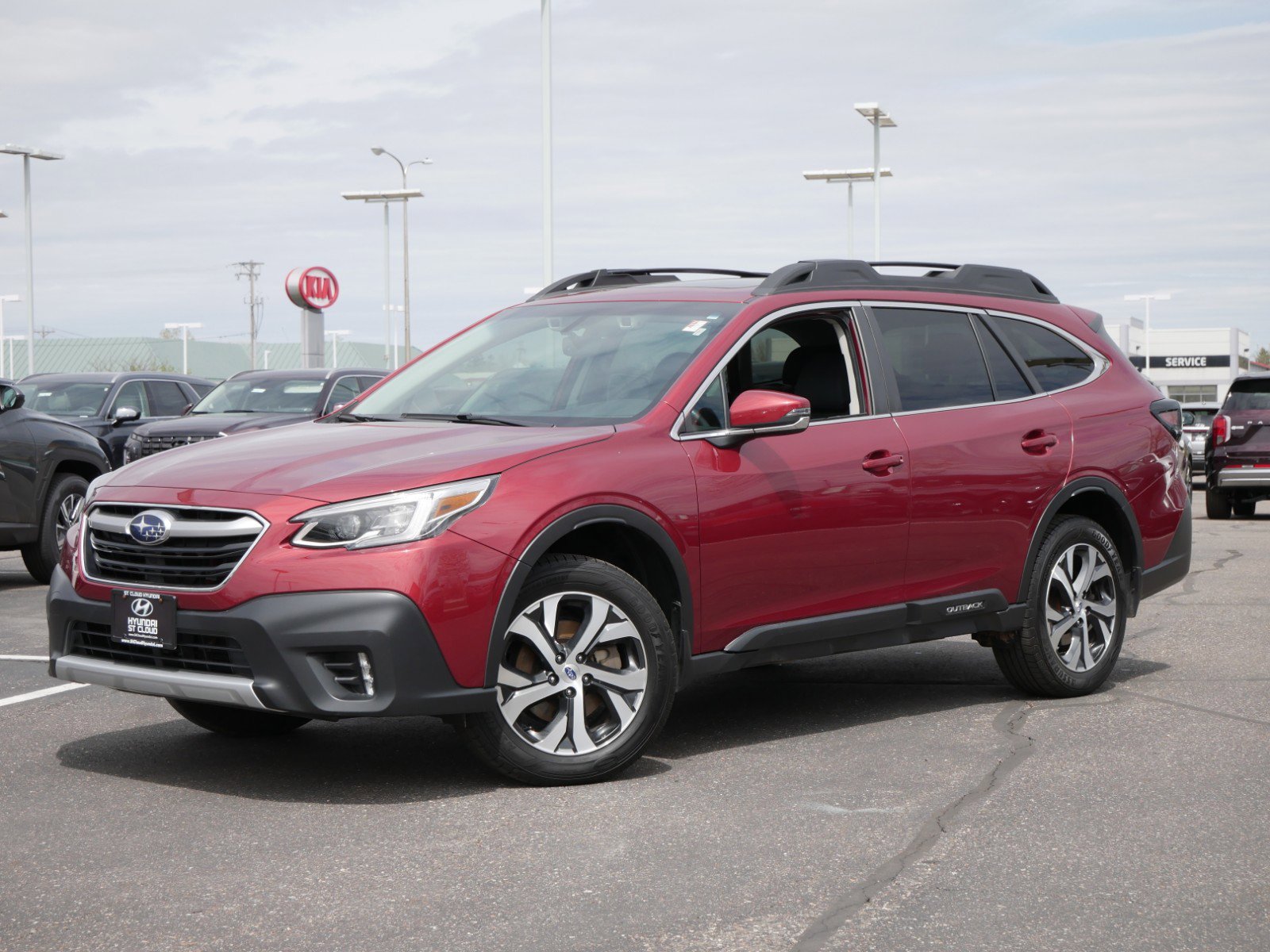 Used 2020 Subaru Outback Limited with VIN 4S4BTGND4L3216758 for sale in Waite Park, Minnesota