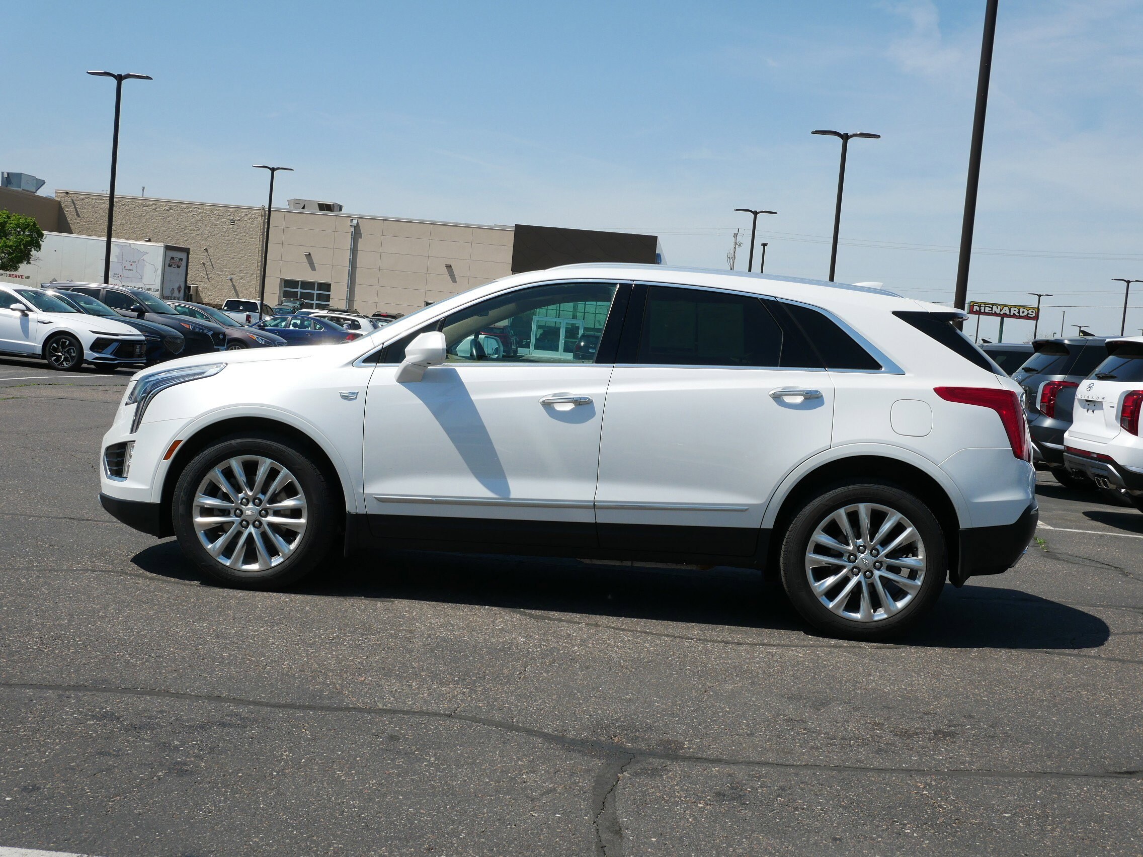 Used 2017 Cadillac XT5 Platinum with VIN 1GYKNFRS2HZ169598 for sale in Waite Park, Minnesota