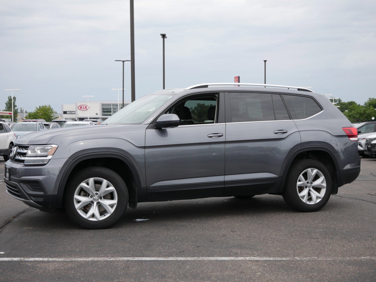 Used 2018 Volkswagen Atlas Launch Edition with VIN 1V2HR2CA1JC502815 for sale in Waite Park, MN