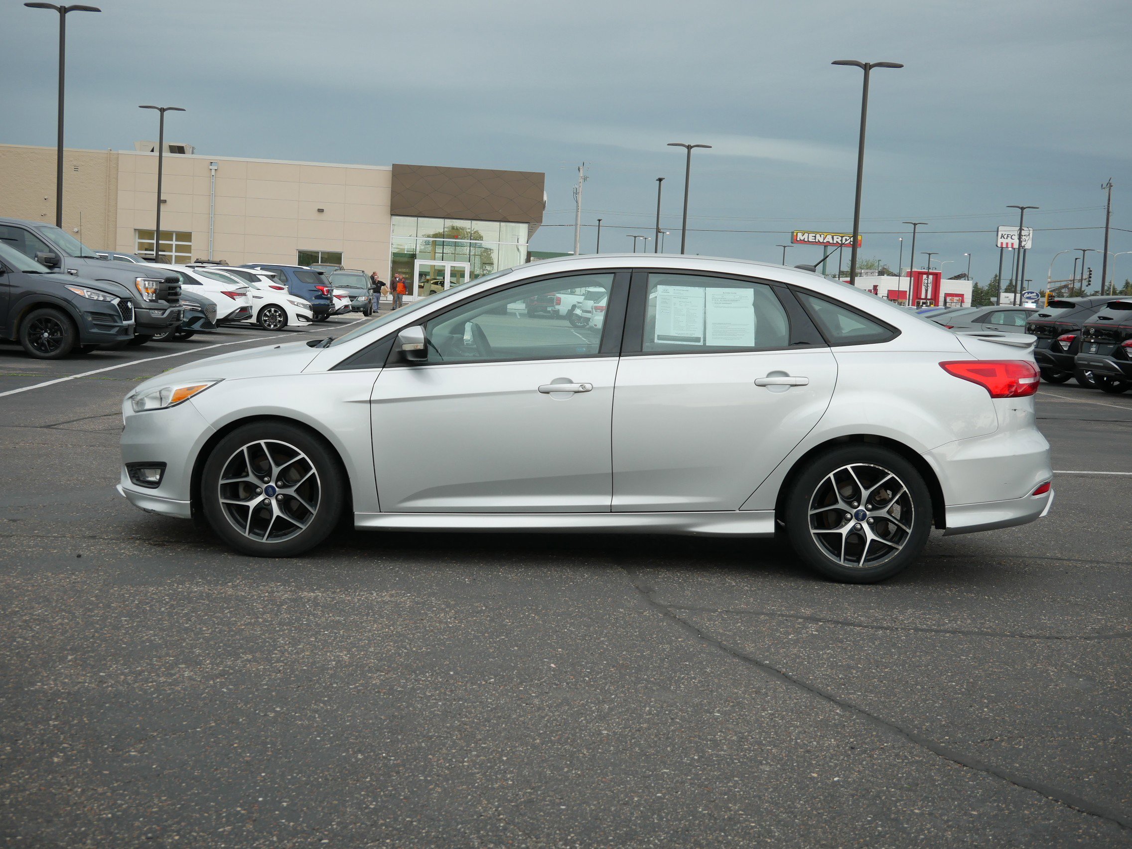 Used 2015 Ford Focus SE with VIN 1FADP3F21FL313935 for sale in Waite Park, Minnesota