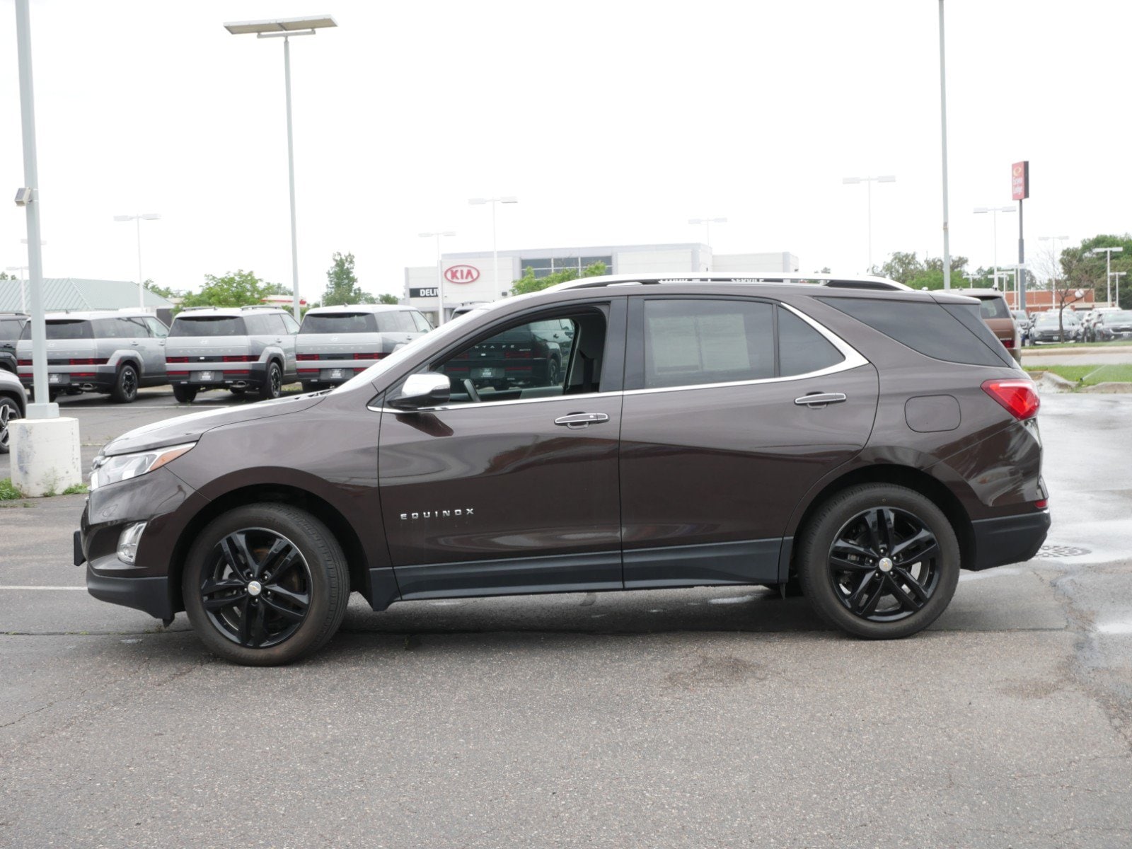 Used 2020 Chevrolet Equinox Premier with VIN 2GNAXYEX5L6260482 for sale in Waite Park, Minnesota